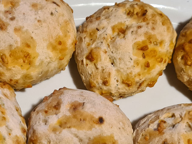 Party rolls baked with cheese and herbs